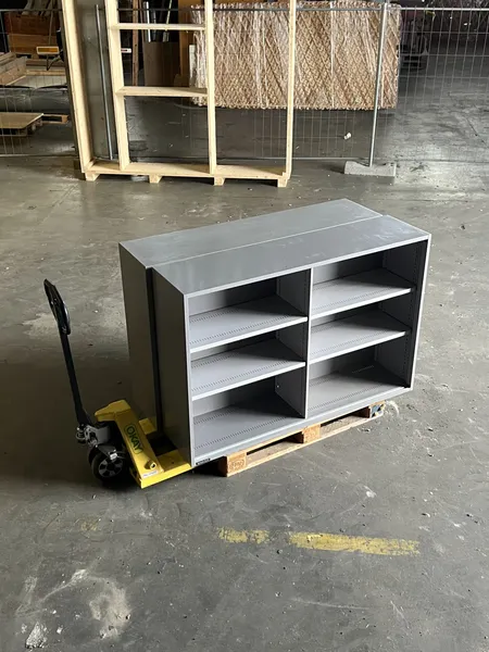 Étagères métalliques