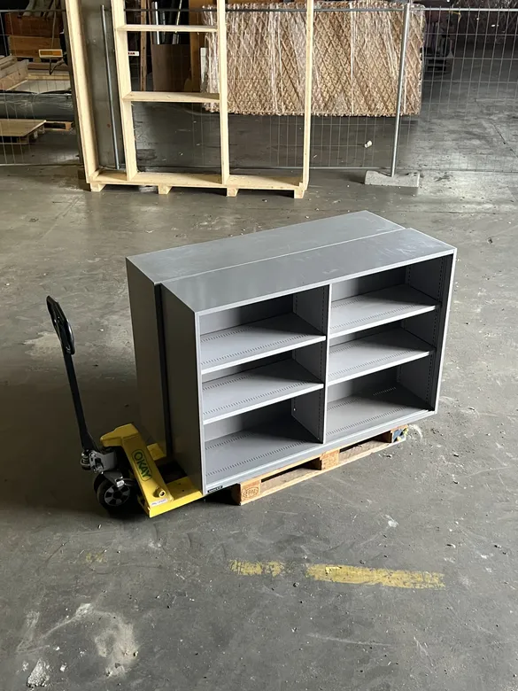 Étagères métalliques