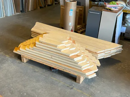 Planches de bois rainurées