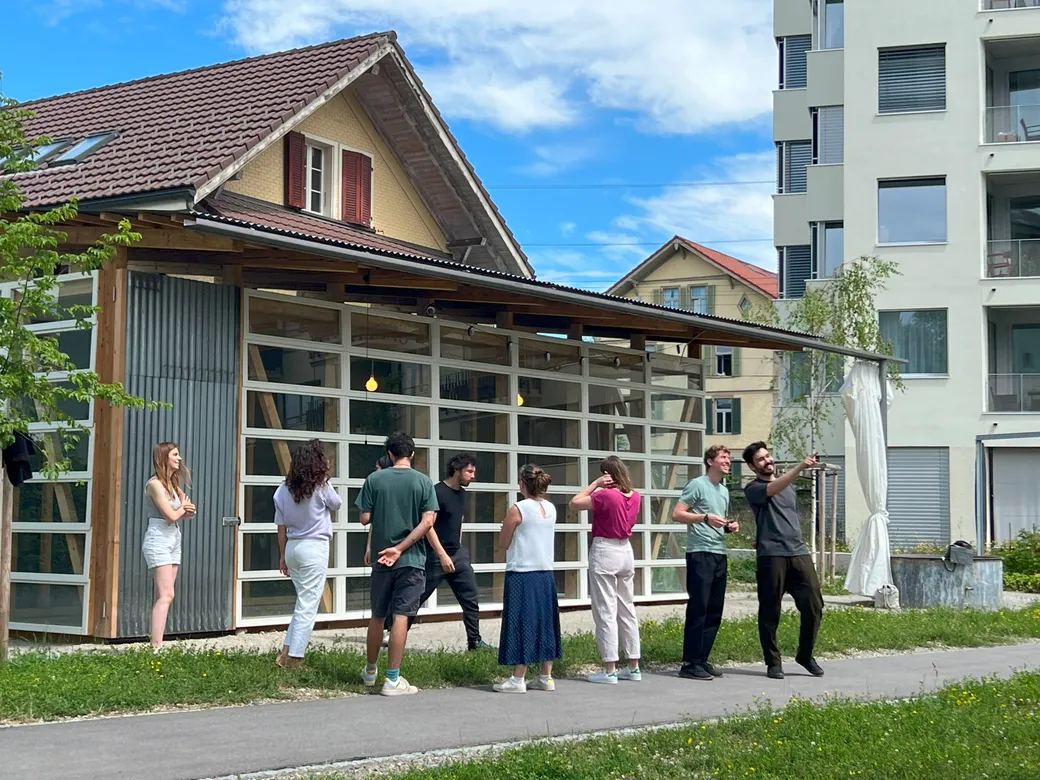Visite du pavillon par l'équide de la Ressourcerie