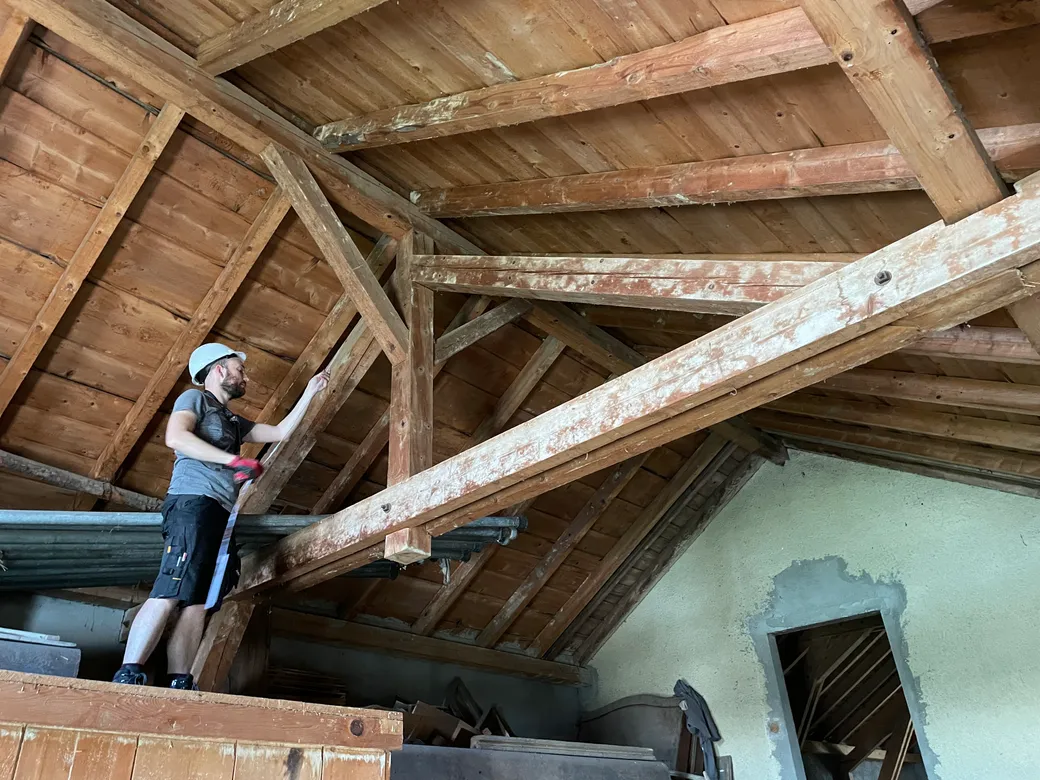 Relevé de la charpente d'une grange à Neuchâtel