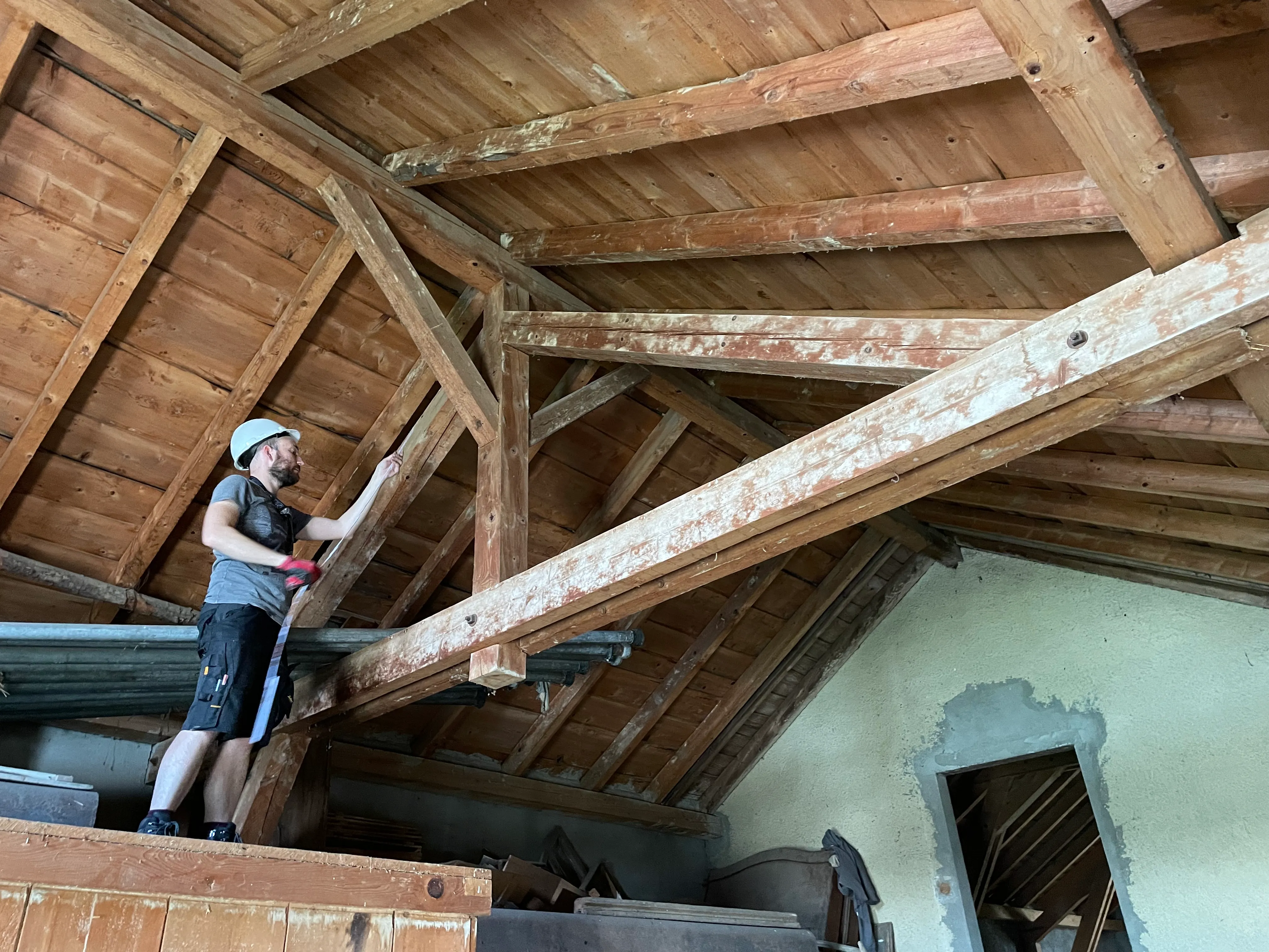 Relevé de la charpente d'une grange à Neuchâtel